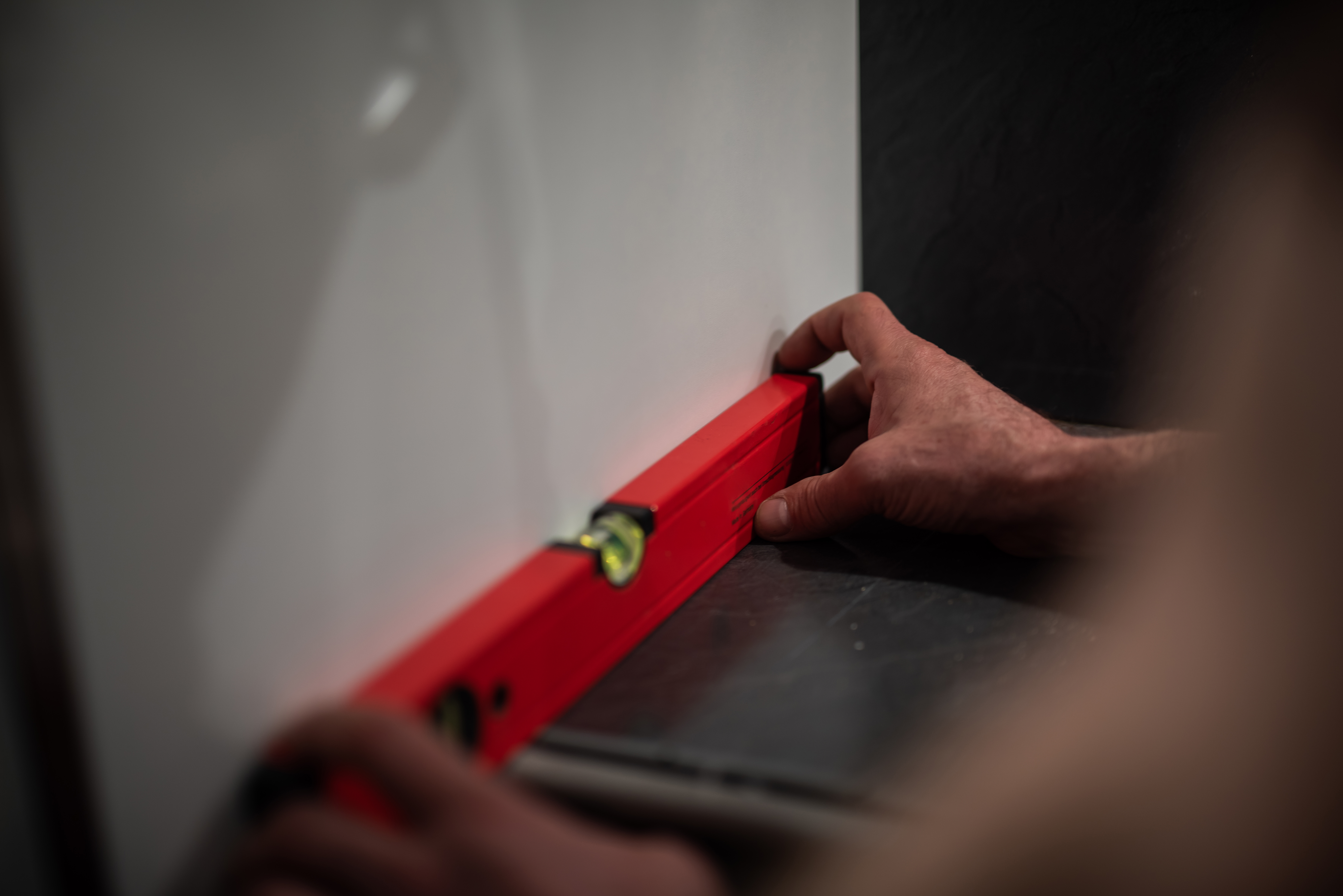 2020_Handwerk_Küchen-Montage_Wasserwaage