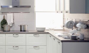 Über-Eck-Anordnung von Herd, Arbeitsplatte und Spüle Über-Eck-Anordnung von Herd, Arbeitsplatte und Spüle