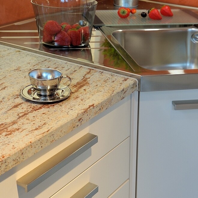 Küchenspüle als Ecklösung – perfekt auf Ihre ergonomischen Bedürfnisse zugeschnitten Küchenspüle als Ecklösung – perfekt auf Ihre ergonomischen Bedürfnisse zugeschnitten