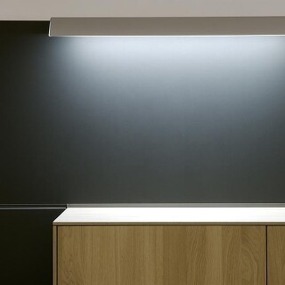 bulthaup Paneelwand aus Linoleum anthrazit mit Alukante bulthaup Paneelwand aus Linoleum anthrazit mit Alukante