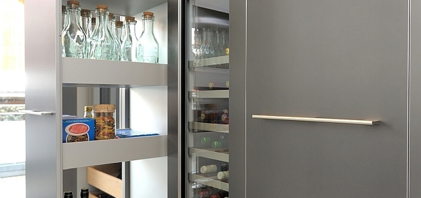 Praktisch und überraschend voluminös: Der Apothekerschrank entpuppt sich auch in Küchen als wahres Raumwunder. Praktisch und überraschend voluminös: Der Apothekerschrank entpuppt sich auch in Küchen als wahres Raumwunder.