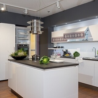 Wer träumt nicht von der Kücheninsel! Wir wissen, worauf es bei der Planung ankommt. Wer träumt nicht von der Kücheninsel! Wir wissen, worauf es bei der Planung ankommt.