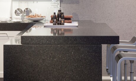 Obacht: Naturstein verträgt keine kalklösenden Reinigungsmittel wie bspw. Essig! Obacht: Naturstein verträgt keine kalklösenden Reinigungsmittel wie bspw. Essig!