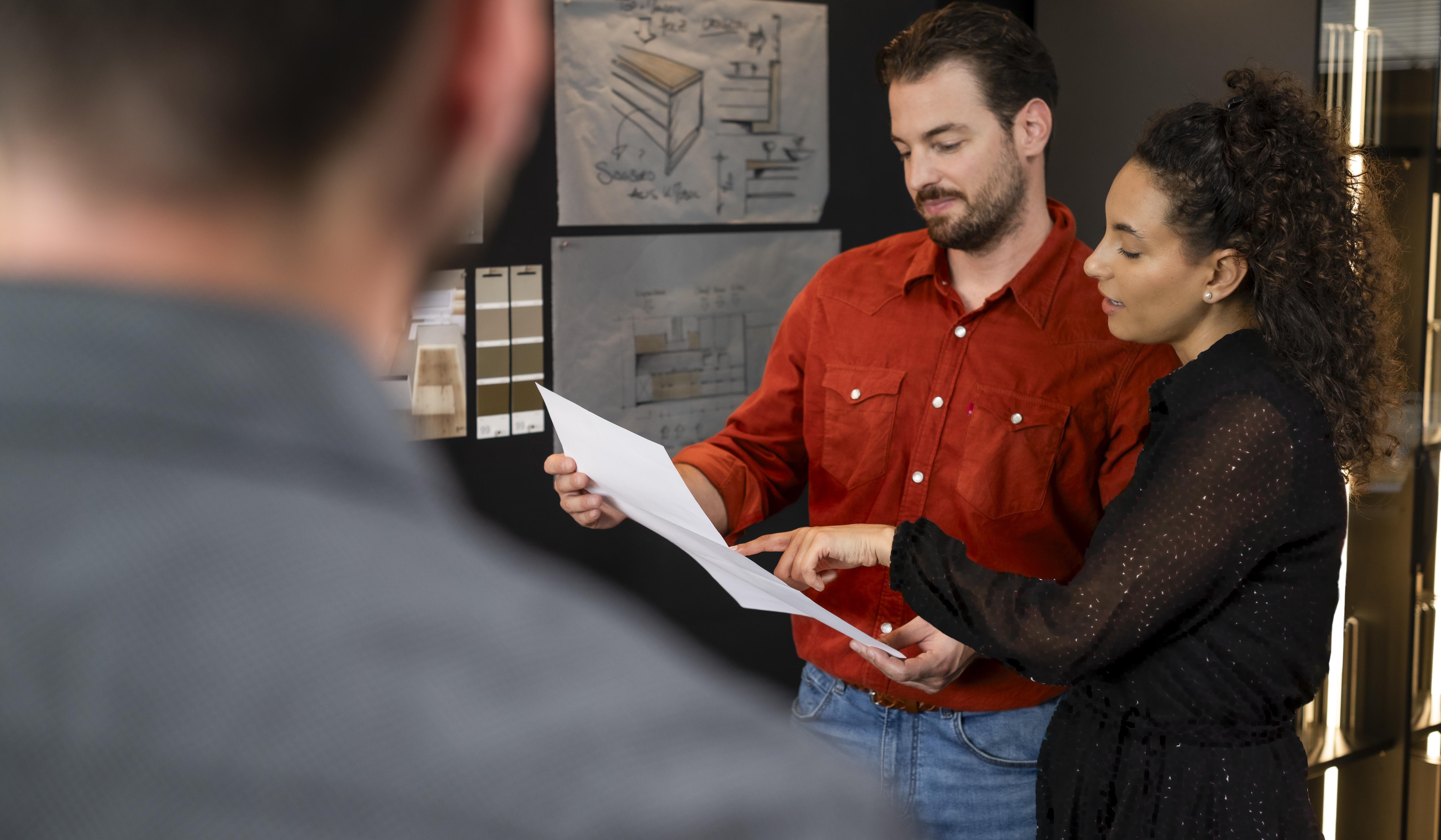 Beratungsgespräch Küchenkauf Menschen